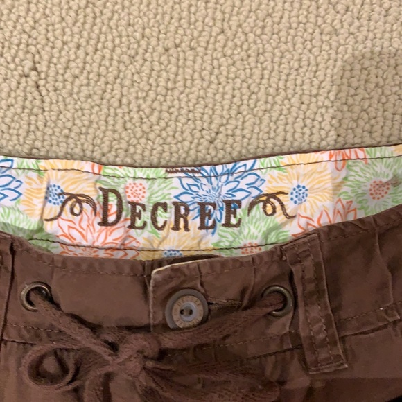 Decree Shorts - Picture 2 of 5